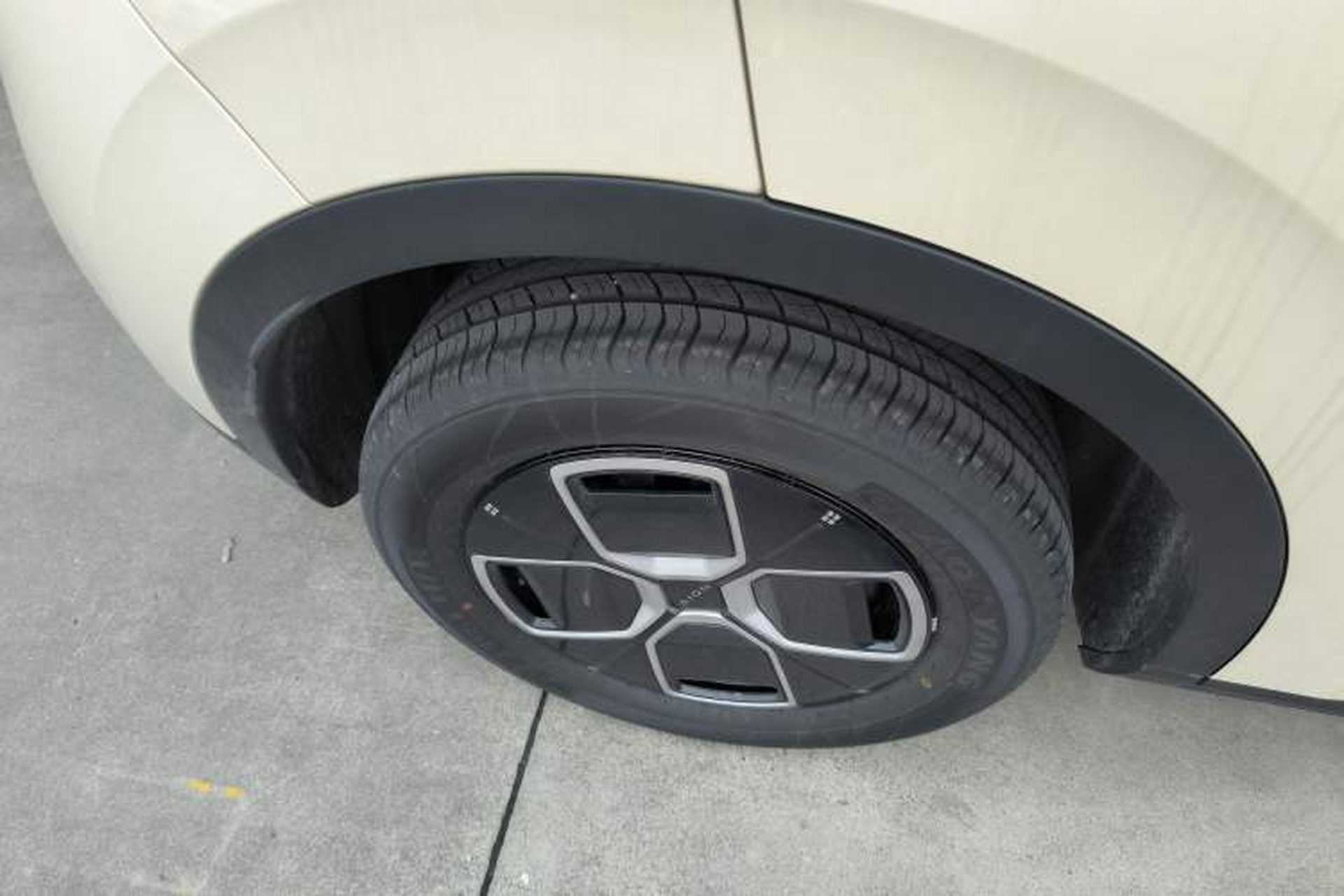 Used AION UT 2025 330 Starlight Edition Right Rear Wheel Hub