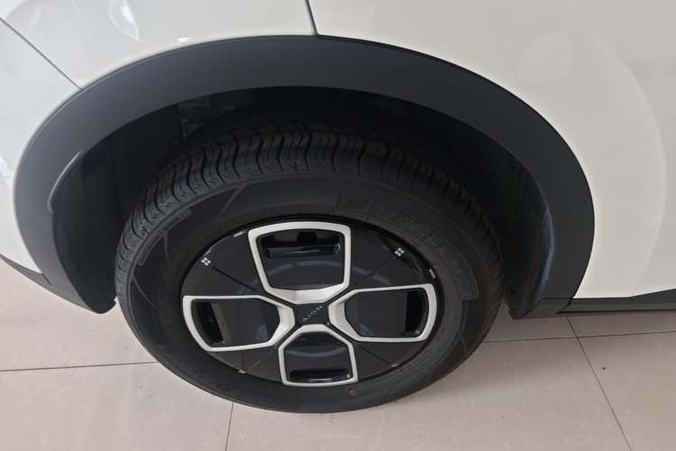 Used AION UT 2025 330 Starlight Edition Right Rear Wheel Hub