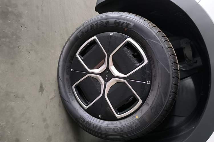 Used AION UT 2025 330 Starlight Edition Right Rear Wheel Hub
