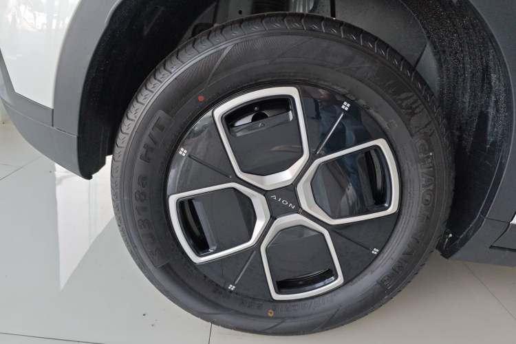 Used AION UT 2025 330 Starlight Edition Right Rear Wheel Hub