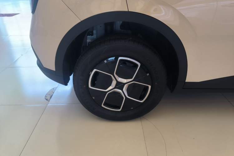 Used AION UT 2025 420 Smart Edition Right Rear Wheel Hub