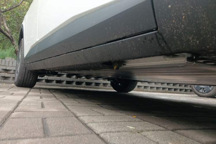 Used AION UT 2025 330 Star Edition Right Side Sill