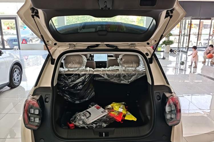 Used AION UT 2025 420 Intelligent Luxury Edition Trunk
