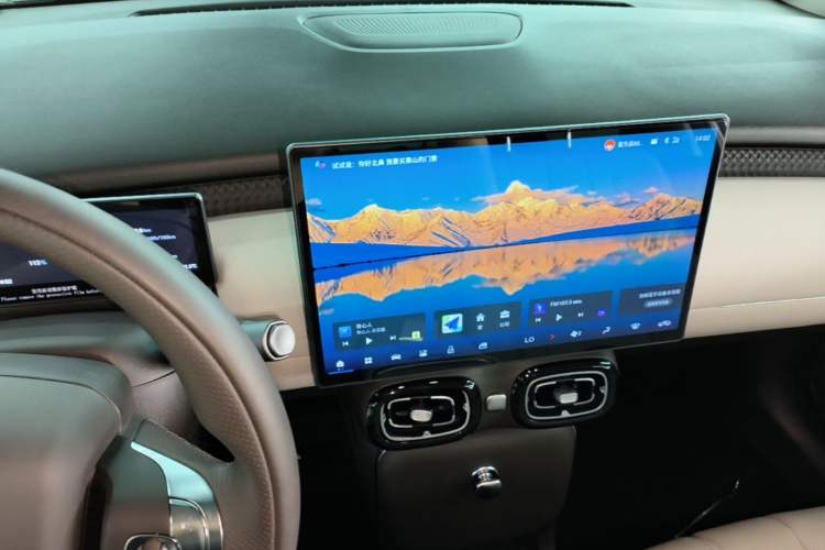 Used AION UT 2025 420 Intelligent Luxury Edition Audio And AC Panel