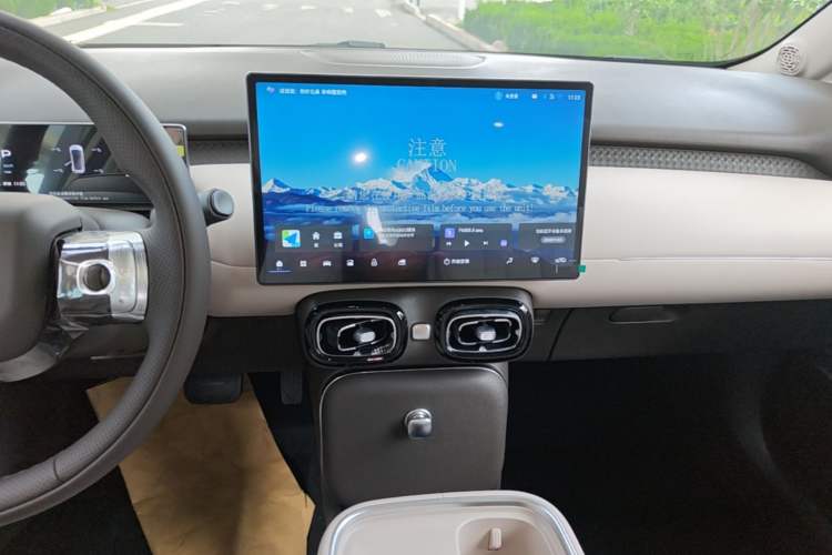 Used AION UT 2025 420 Intelligent Luxury Edition Audio And AC Panel