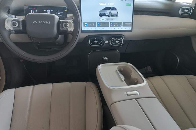 Used AION UT 2025 420 Prestige Edition Center Console