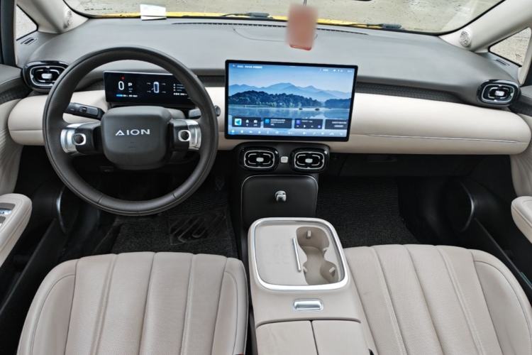 Used AION UT 2025 420 Prestige Edition Center Console