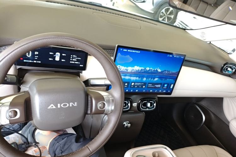 Used AION UT 2025 420 Prestige Edition Center Console