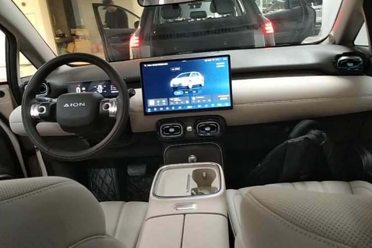 Used AION UT 2025 420 Intelligent Luxury Edition Center Console