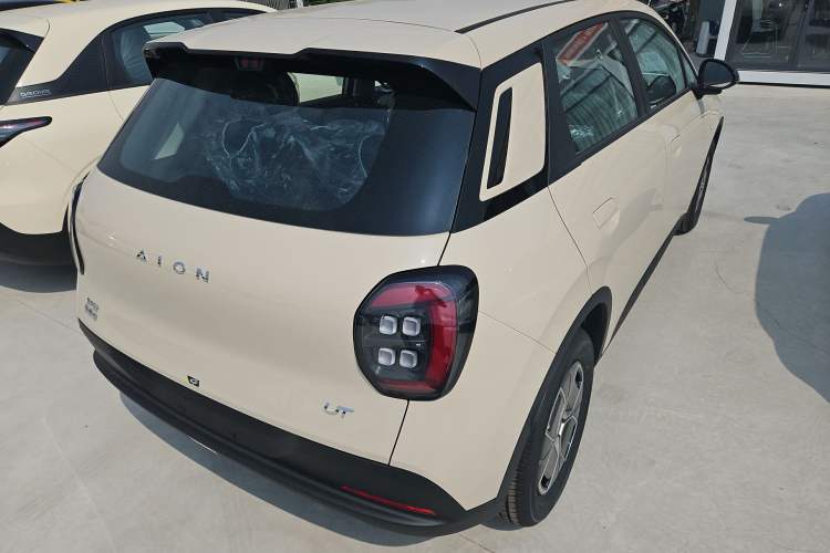 Used AION UT 2025 330 Starlight Edition Exterior 3