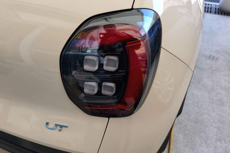 Used AION UT 2025 420 Intelligent Luxury Edition Exterior 3