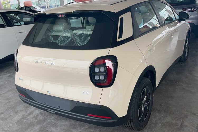 Used AION UT 2025 330 Starlight Edition Exterior 4
