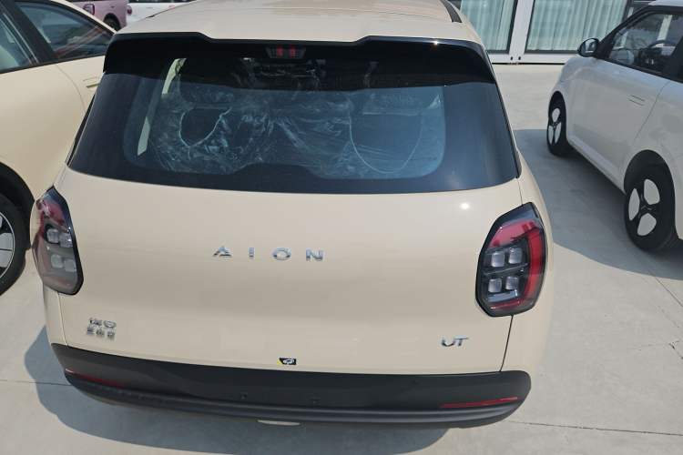 Used AION UT 2025 330 Starlight Edition Exterior 4