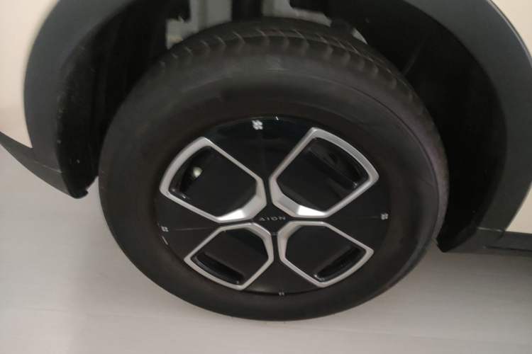 Used AION UT 2025 330 Starlight Edition Exterior 5