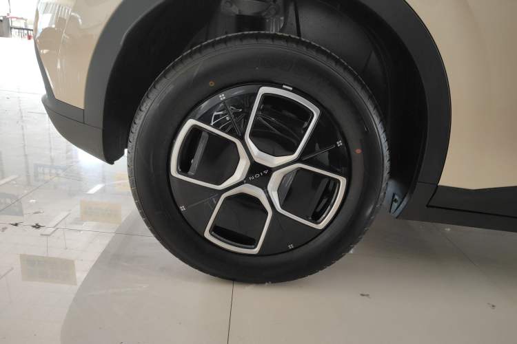 Used AION UT 2025 330 Starlight Edition Exterior 5