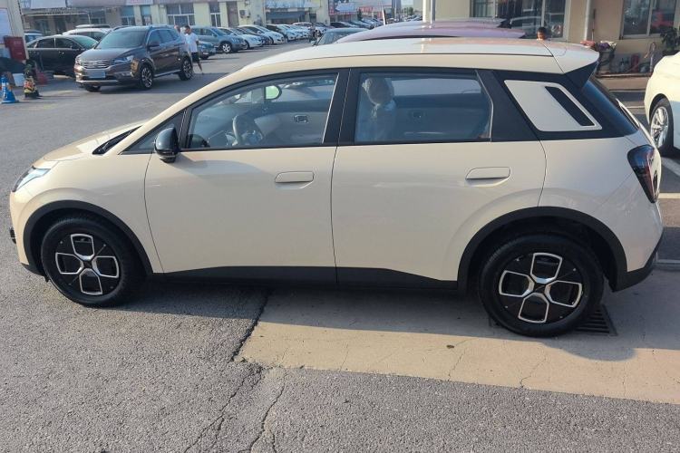 Used AION UT 2025 330 Starlight Edition Exterior 5