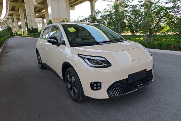 Used AION UT 2025 420 Intelligent Luxury Edition Front Right 45 Deg