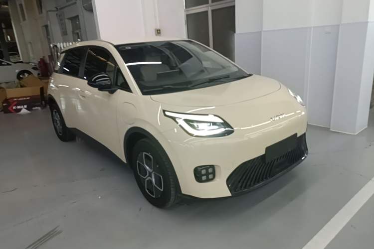 Used AION UT 2025 420 Smart Edition Front Right 45 Deg