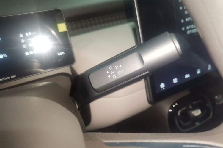 Used AION UT 2025 330 Starlight Edition Gear Lever