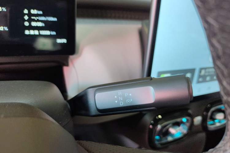 Used AION UT 2025 420 Prestige Edition Gear Lever
