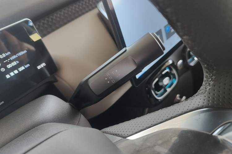 Used AION UT 2025 420 Prestige Edition Gear Lever