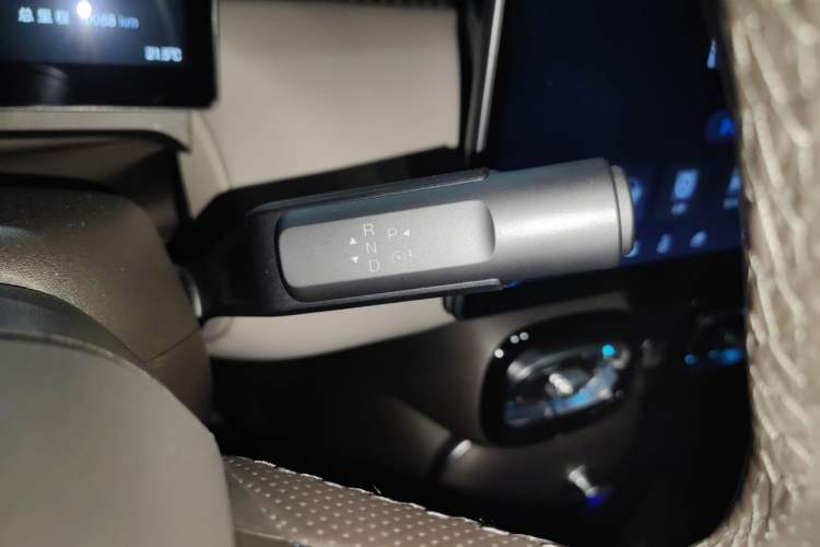 Used AION UT 2025 420 Prestige Edition Gear Lever