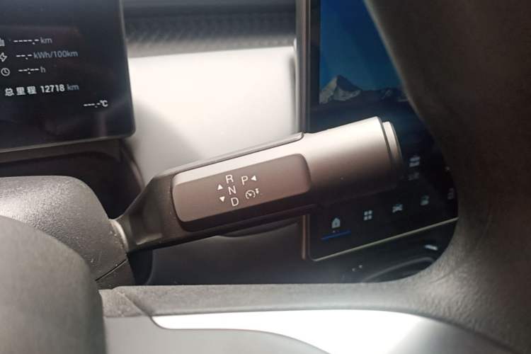 Used AION UT 2025 330 Starlight Edition Gear Lever