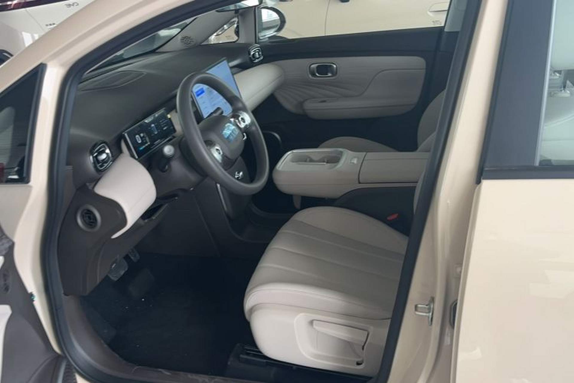 Used AION UT 2025 330 Starlight Edition Interior 2