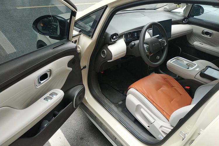 Used AION UT 2025 330 Starlight Edition Interior 3