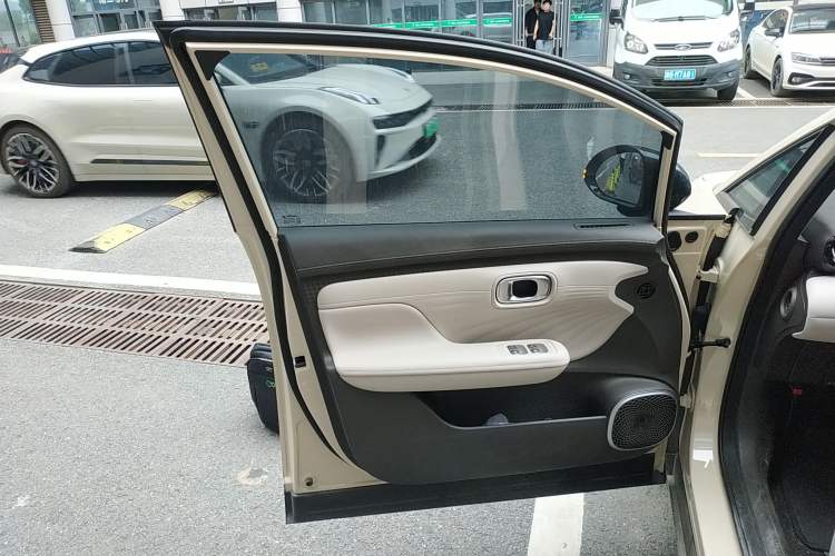 Used AION UT 2025 330 Starlight Edition Interior 7
