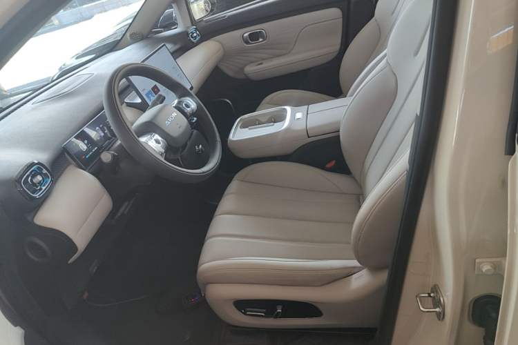 Used AION UT 2025 420 Prestige Edition Left Front Seat