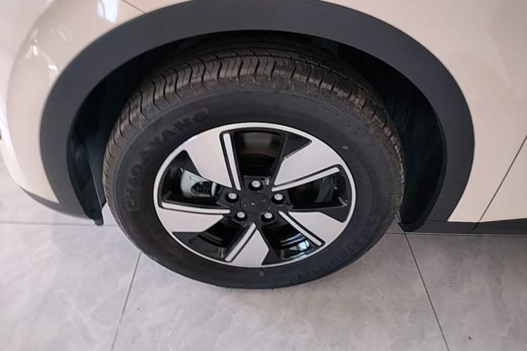 Used AION UT 2025 420 Intelligent Luxury Edition Left Front Wheel Hub
