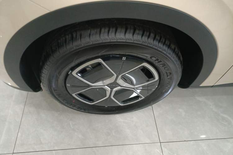Used AION UT 2025 330 Starlight Edition Left Front Wheel Hub