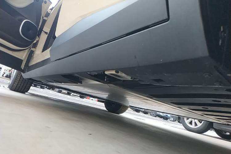 Used AION UT 2025 330 Starlight Edition Left Side Sill