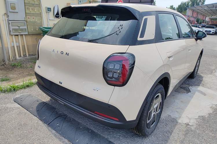 Used AION UT 2025 330 Starlight Edition Rear Right 45 Deg