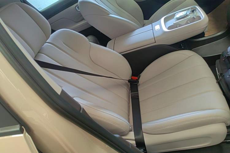 Used AION UT 2025 420 Intelligent Luxury Edition Right Front Seat