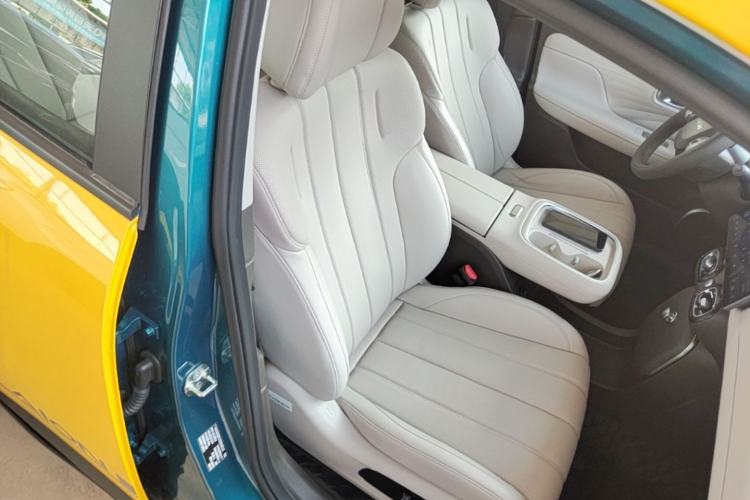 Used AION UT 2025 420 Prestige Edition Right Front Seat