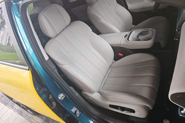 Used AION UT 2025 420 Prestige Edition Right Front Seat