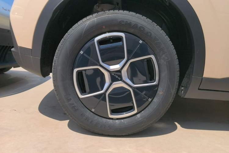 Used AION UT 2025 330 Starlight Edition Right Rear Wheel Hub