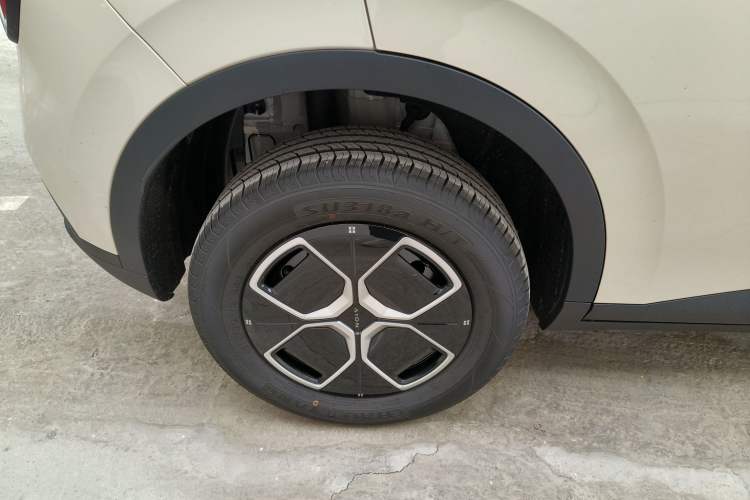 Used AION UT 2025 330 Star Edition Right Rear Wheel Hub