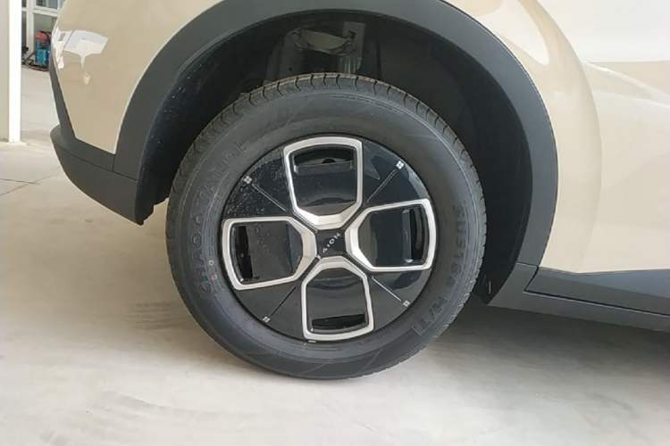 Used AION UT 2025 330 Starlight Edition Right Rear Wheel Hub