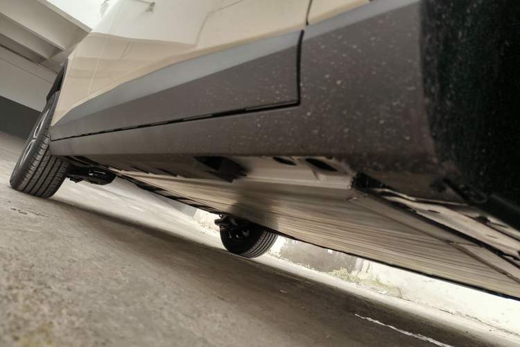 Used AION UT 2025 330 Star Edition Right Side Sill