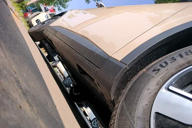 Used AION UT 2025 420 Intelligent Luxury Edition Right Side Sill