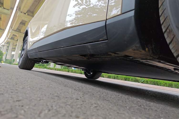 Used AION UT 2025 420 Intelligent Luxury Edition Right Side Sill