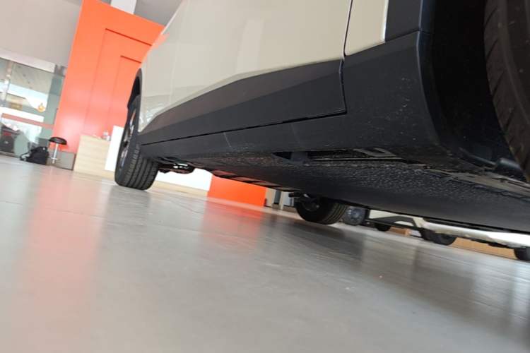 Used AION UT 2025 420 Intelligent Luxury Edition Right Side Sill