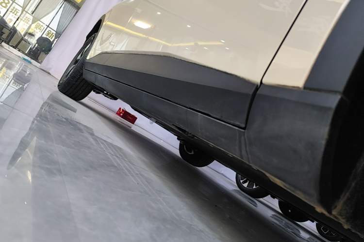 Used AION UT 2025 420 Intelligent Luxury Edition Right Side Sill