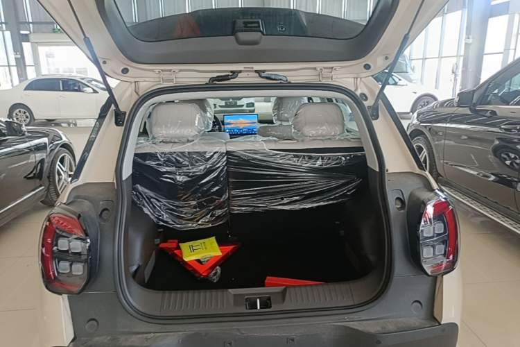 Used AION UT 2025 420 Intelligent Luxury Edition Trunk