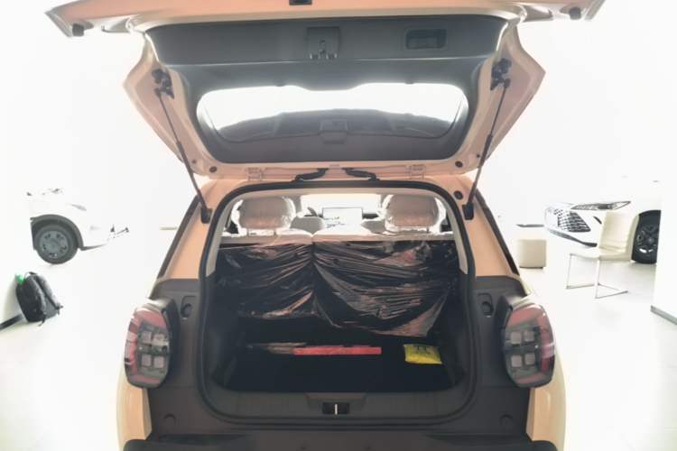 Used AION UT 2025 420 Intelligent Luxury Edition Trunk