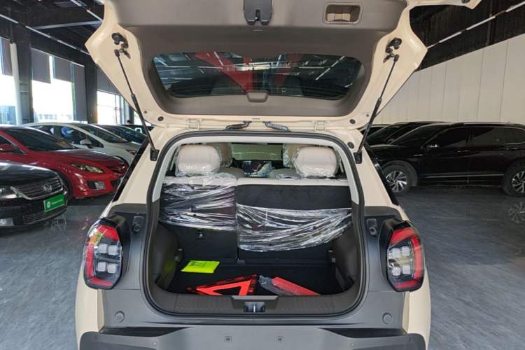 Used AION UT 2025 420 Intelligent Luxury Edition Trunk
