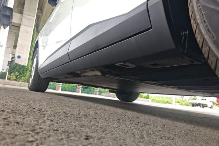 Used AION UT 2026 Model 320 Starlight Edition Left Side Sill